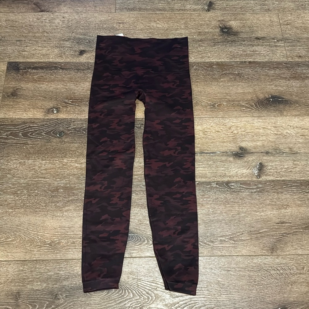 Spanx leggings wine camo NEW XL